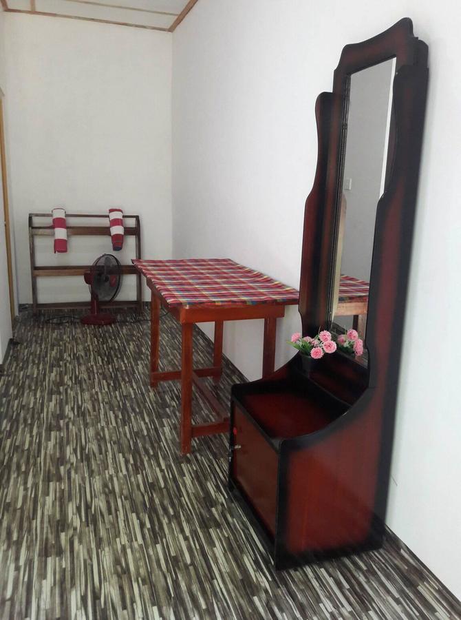 Ella Banana Rest Inn Extérieur photo